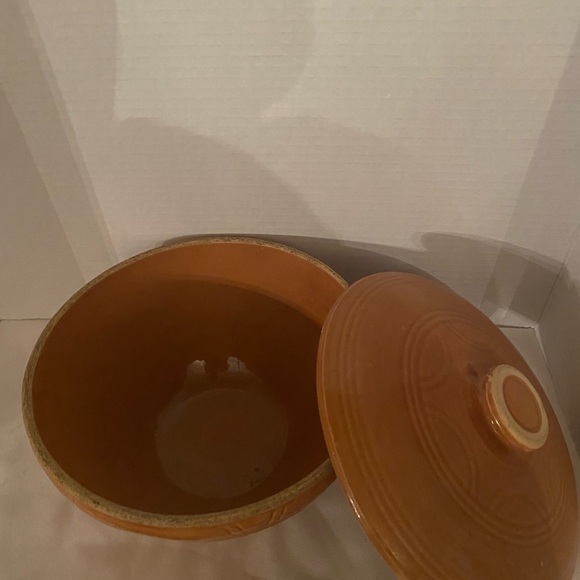 Stoneware Mixing Bowl with Lid. 8” - Picture 4 of 8